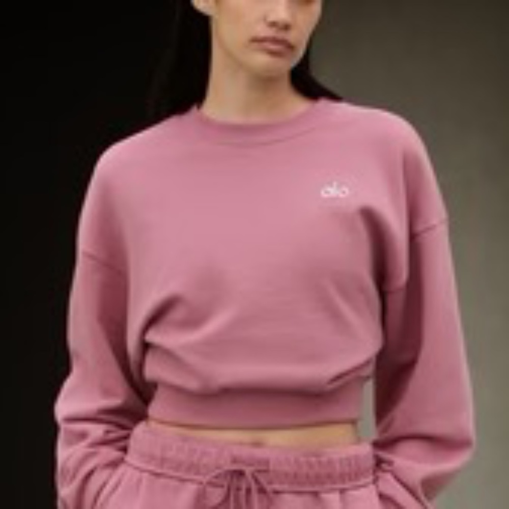 NWOT Alo Yoga Cropped Accolade Crewneck Pink Wild Rose